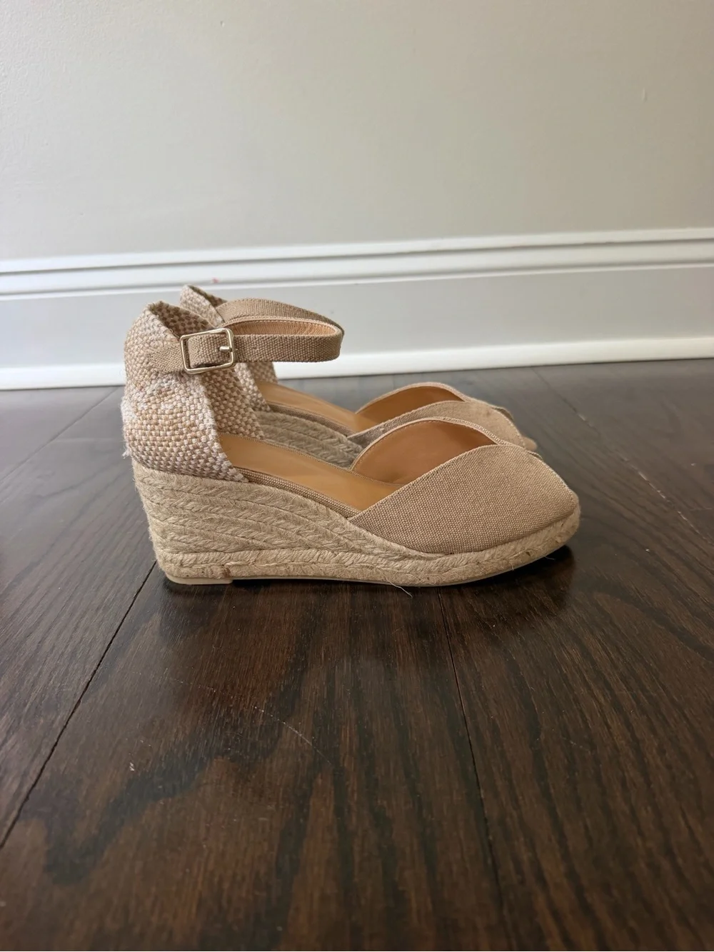 NIB Castaner Neutral Beige Canvas Espadrille Wedges size 38 EU